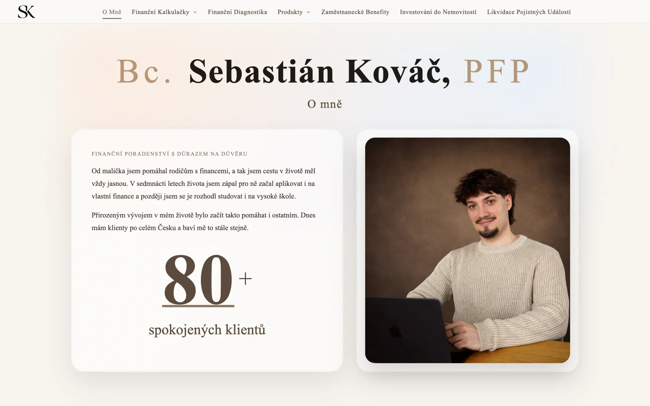 Úvod webu kovacsebastian.com: portrét poradcu, jeho príbeh a údaj o viac než 80 spokojných klientoch.